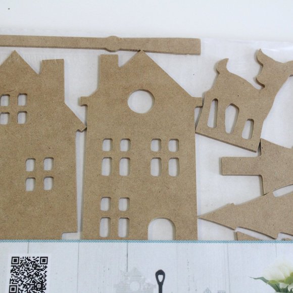 Kaisercraft Christmas Village Scene DIY Blank Wood - Picture 3 of 6